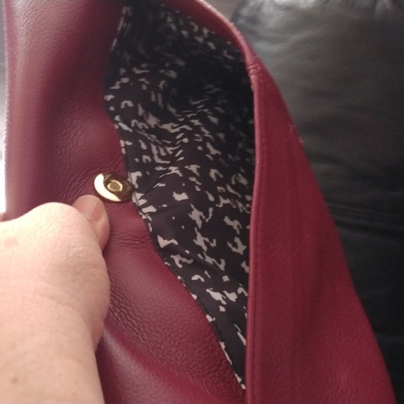 Guess women's deep burgundy wristlet bag - Picture 10 of 17